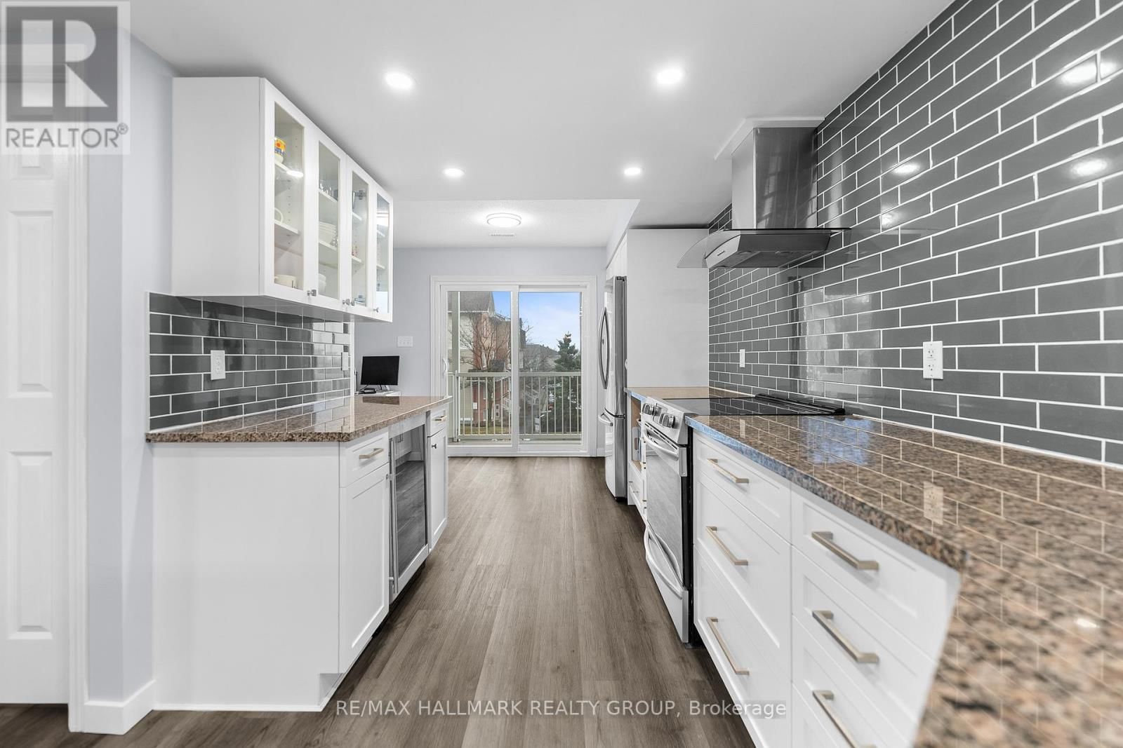 12 LAKEPOINTE DRIVE Image 5