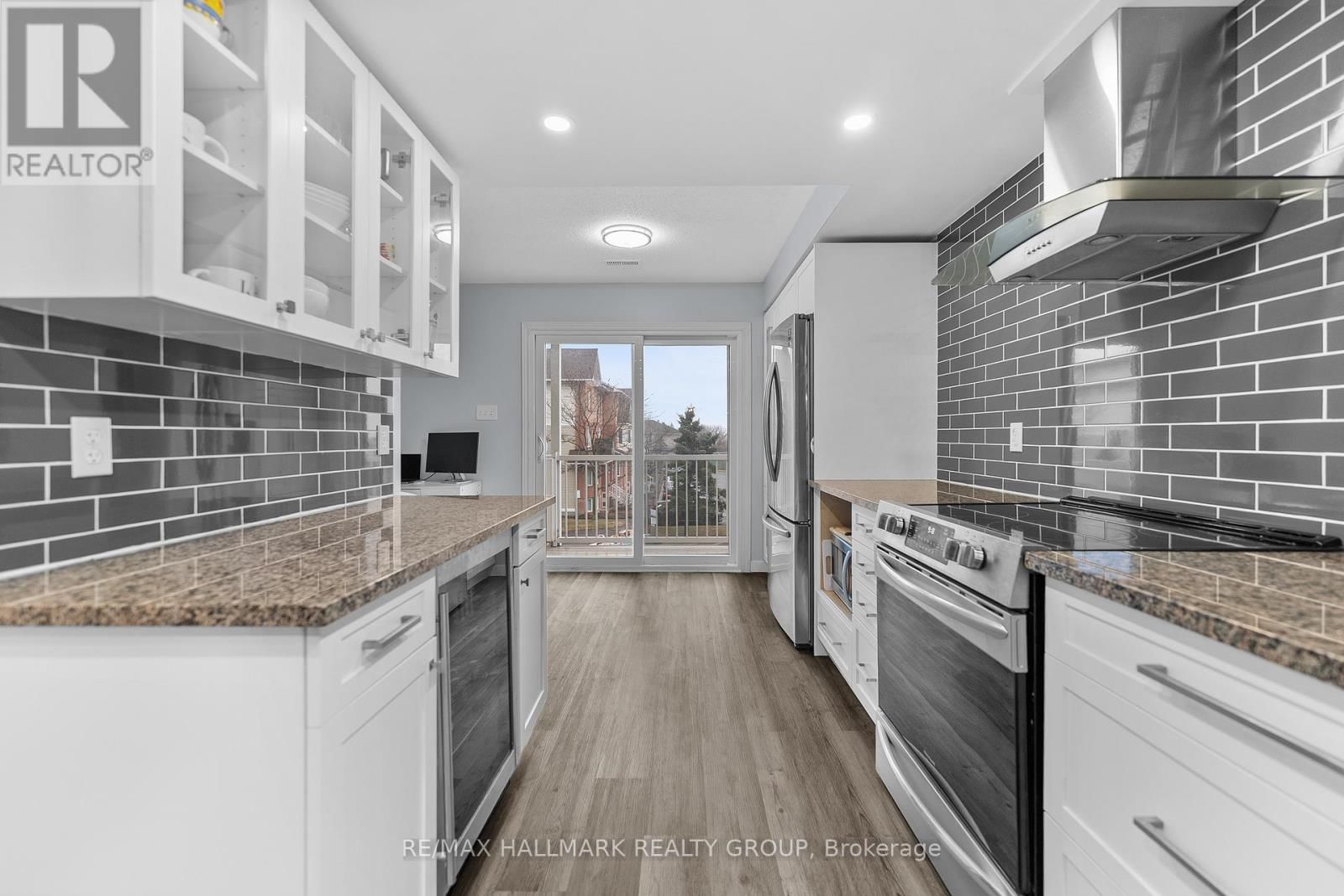 12 LAKEPOINTE DRIVE Image 6