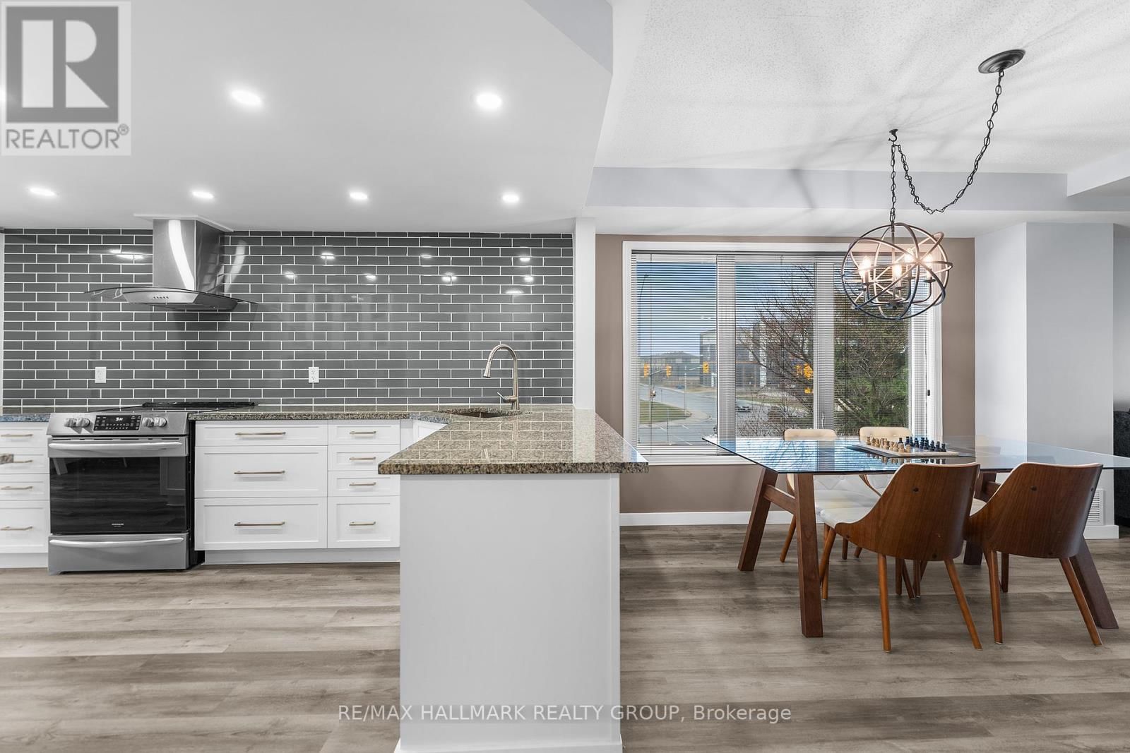 12 LAKEPOINTE DRIVE Image 7