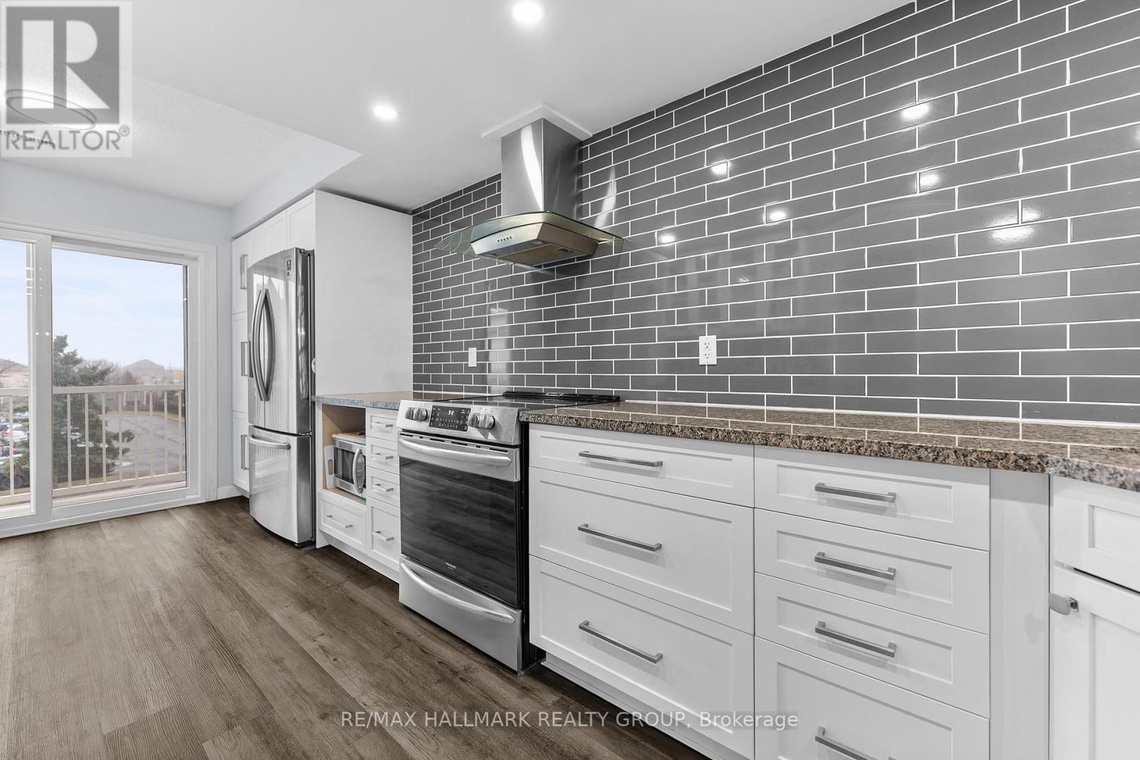 12 LAKEPOINTE DRIVE Image 8