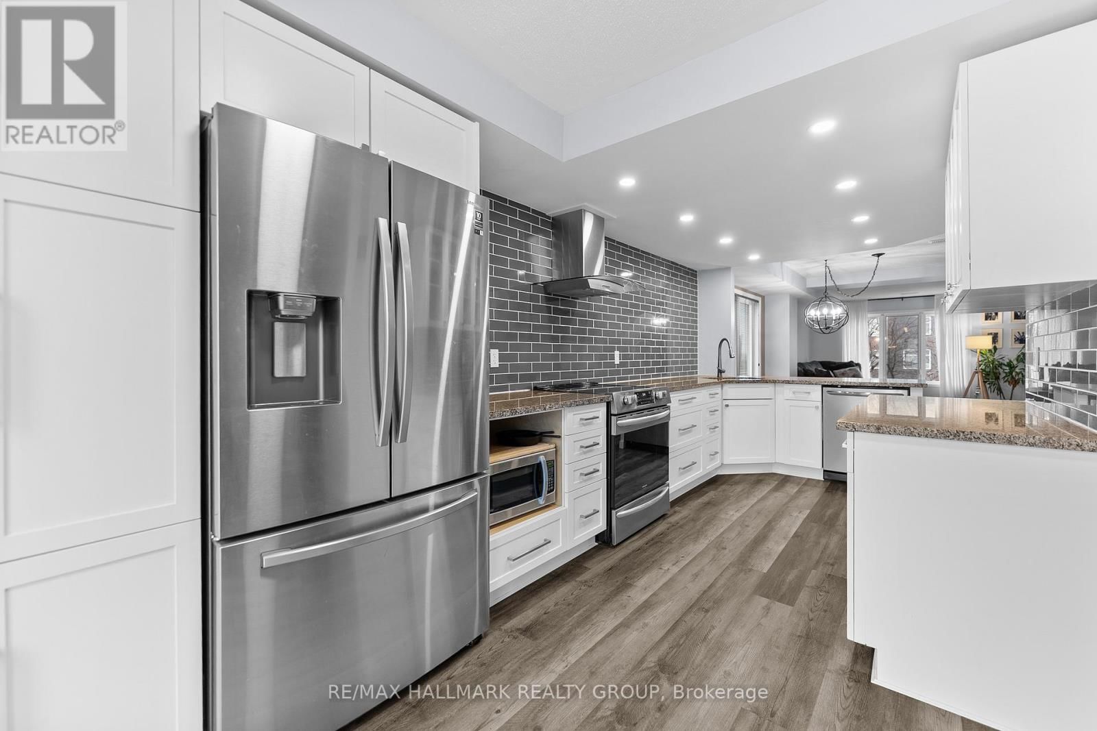 12 LAKEPOINTE DRIVE Image 9