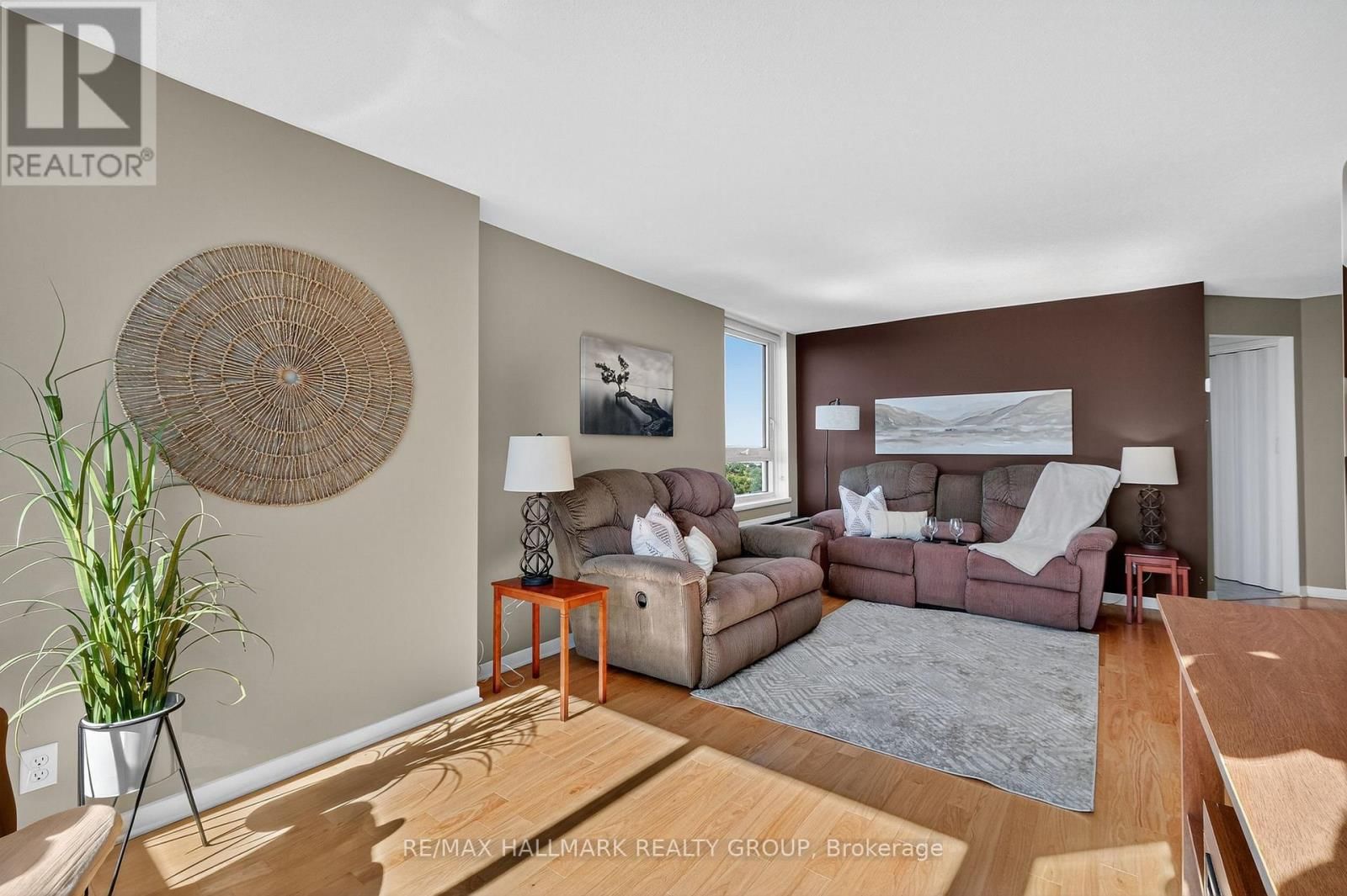 1207 - 80 SANDCASTLE DRIVE Image 14