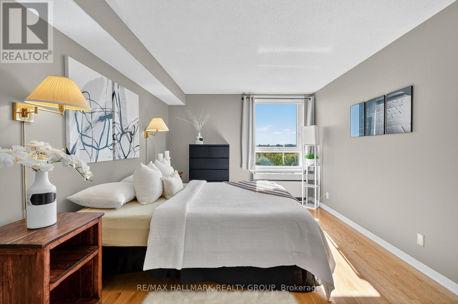 1207 - 80 SANDCASTLE DRIVE Image 24