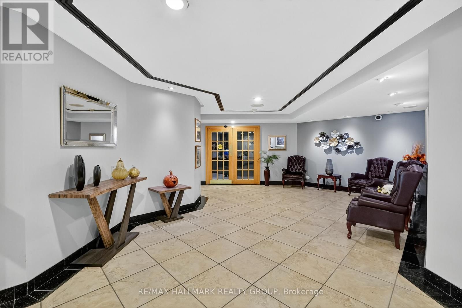 1207 - 80 SANDCASTLE DRIVE Image 4