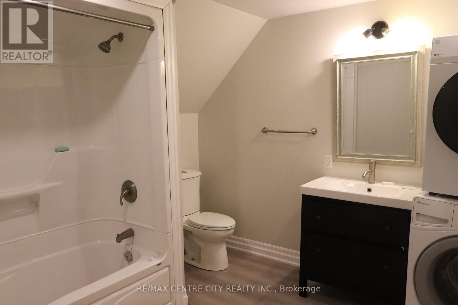 83 BRITANNIA AVENUE Image 24