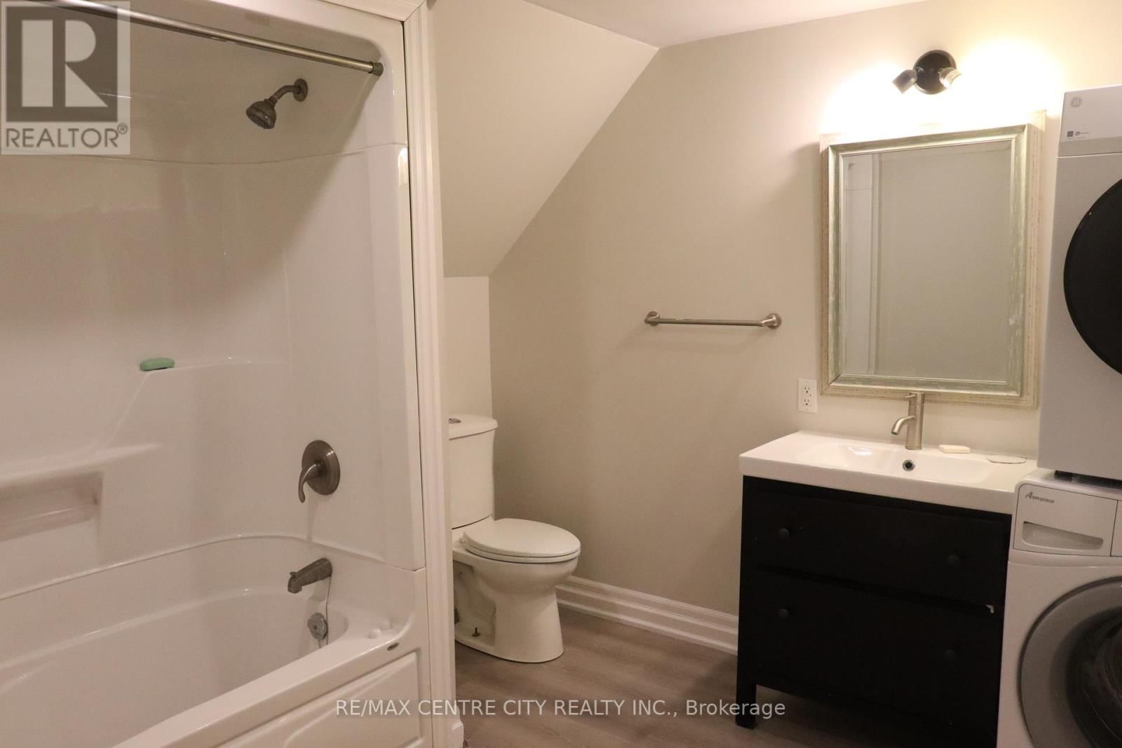 83 BRITANNIA AVENUE Image 25