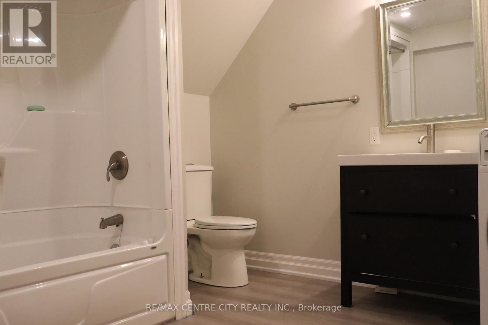 83 BRITANNIA AVENUE Image 26