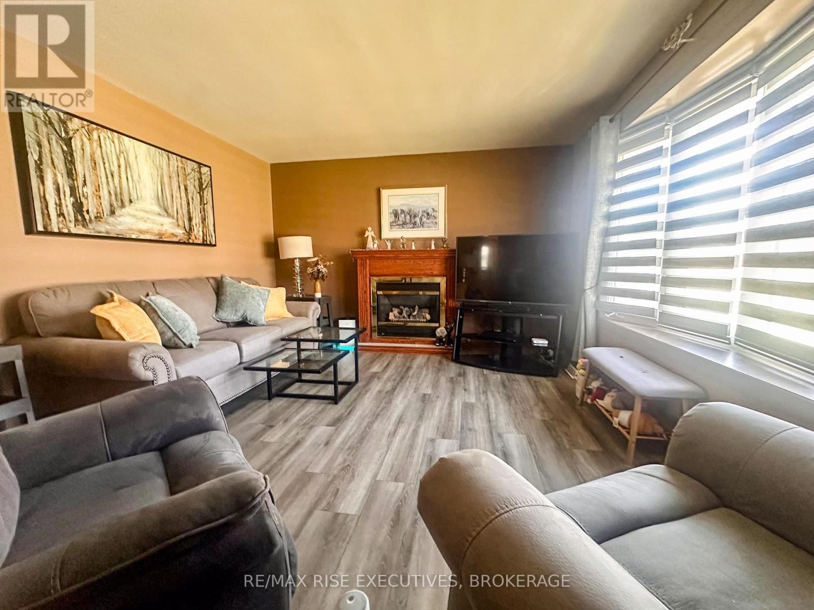 214 AMHERST DRIVE Image 14