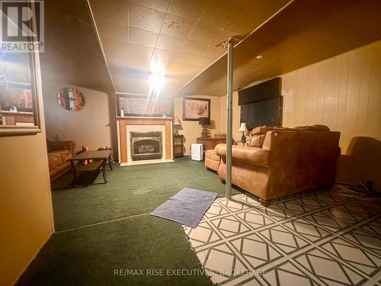 214 AMHERST DRIVE Image 15