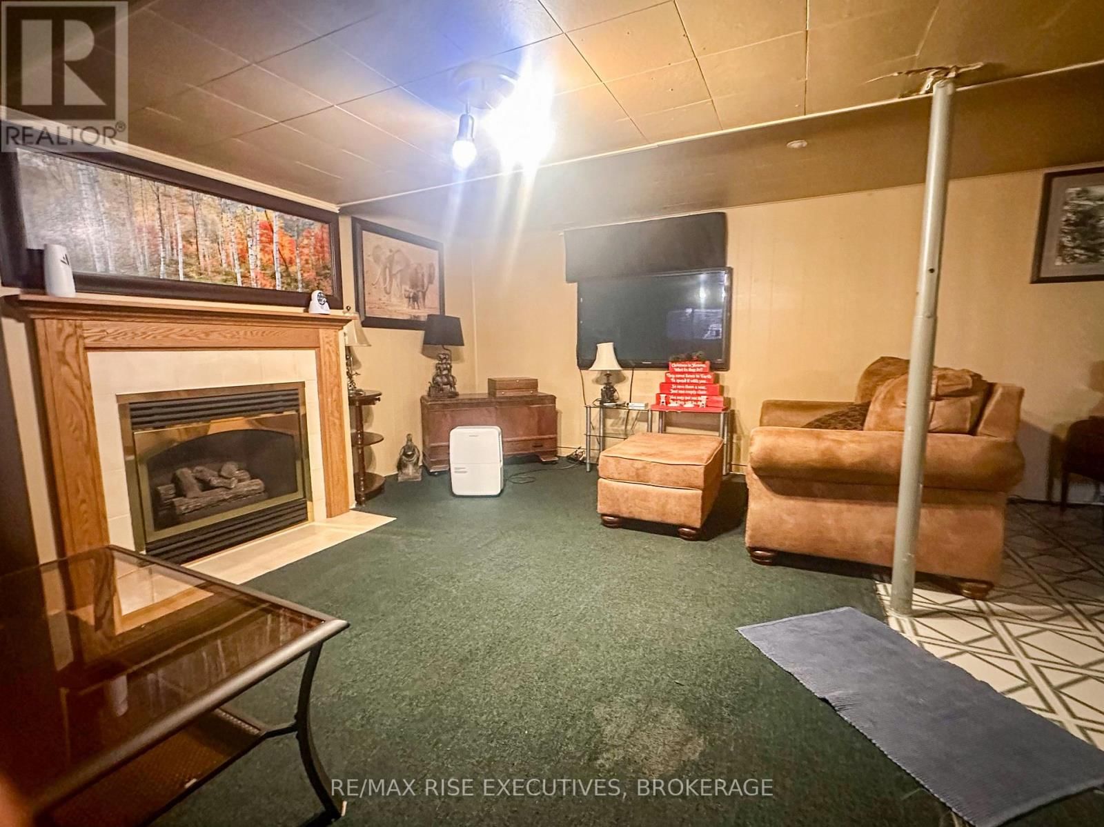 214 AMHERST DRIVE Image 16