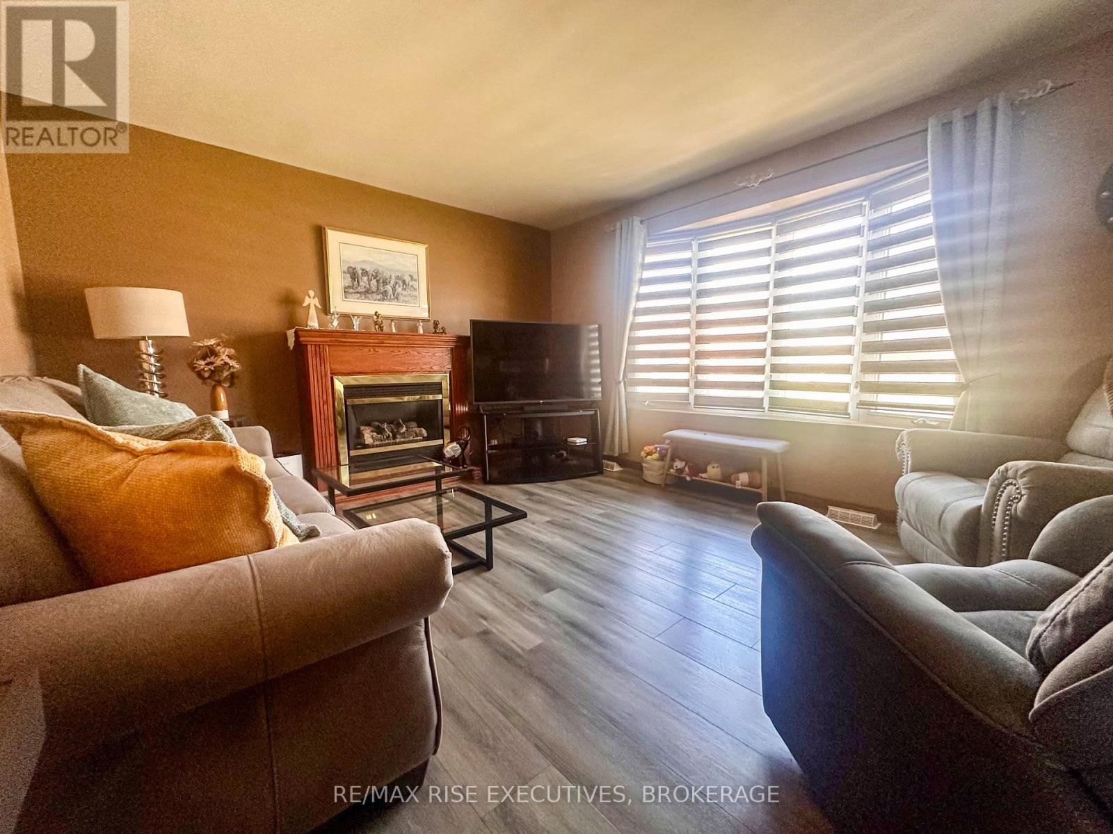 214 AMHERST DRIVE Image 2