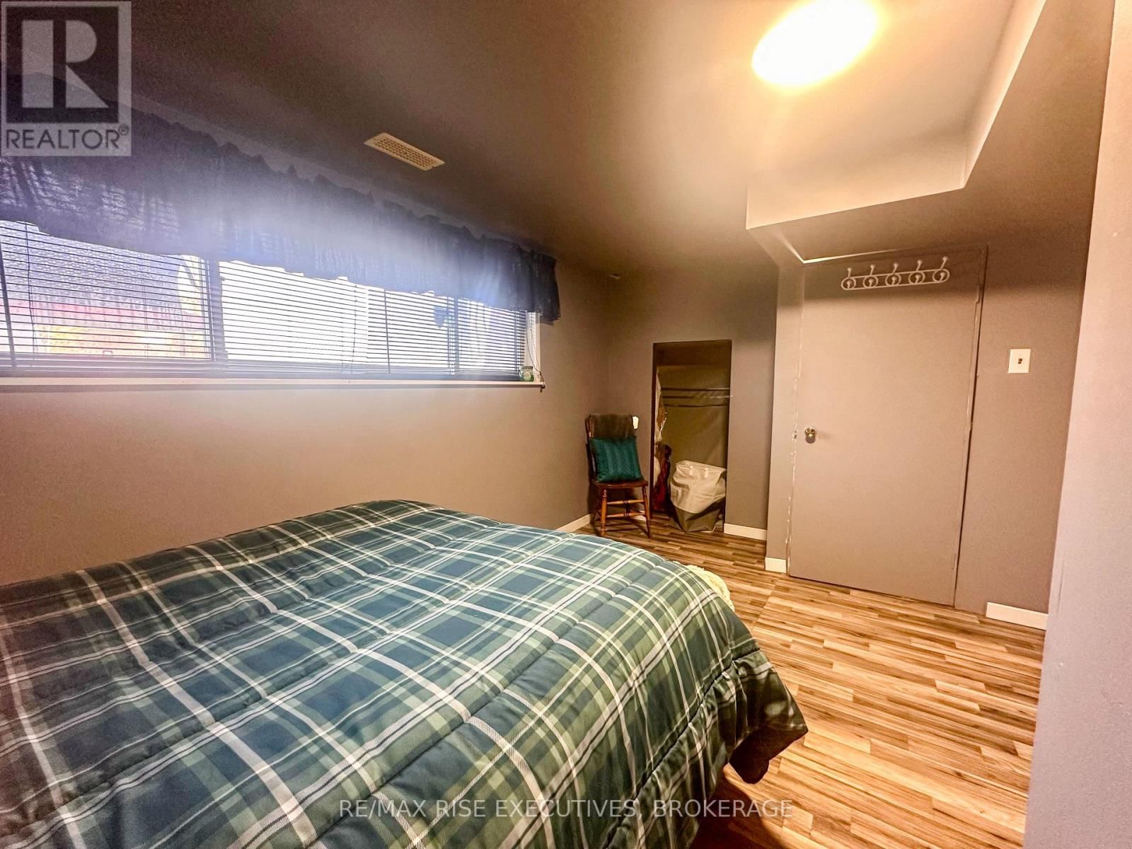 214 AMHERST DRIVE Image 22