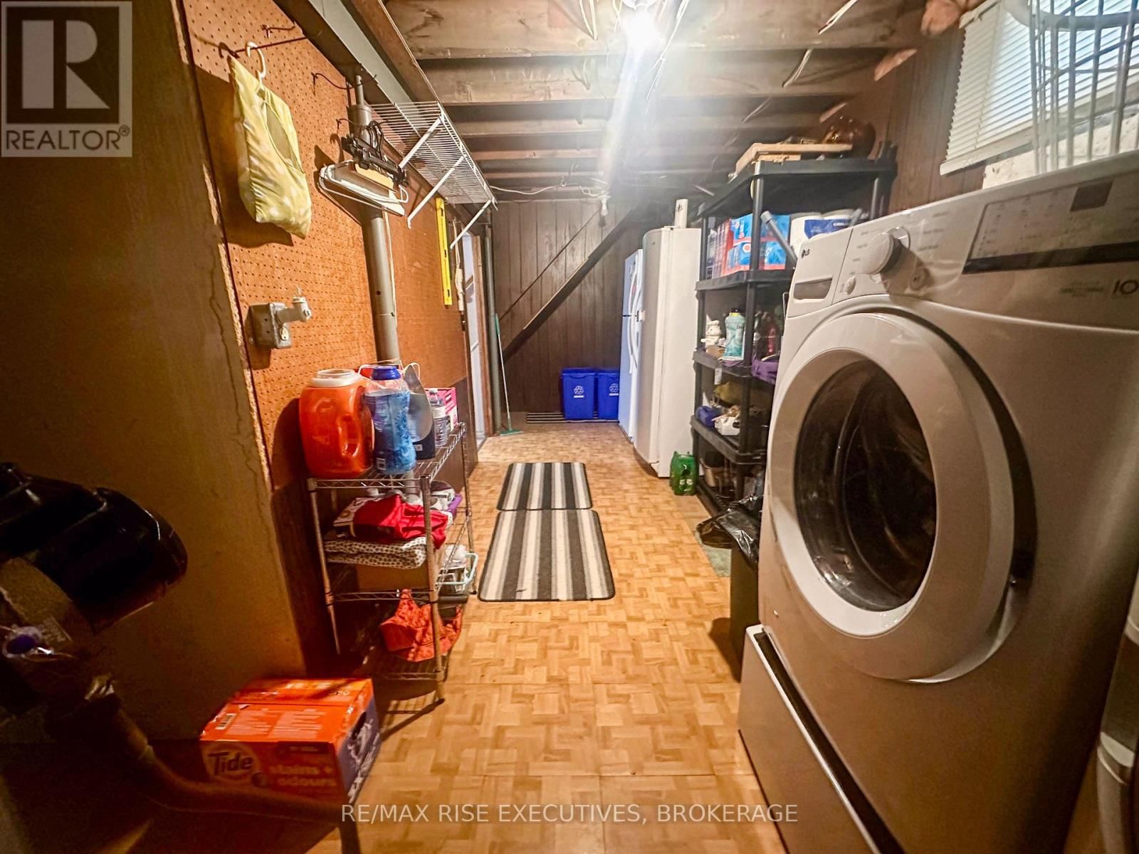 214 AMHERST DRIVE Image 24