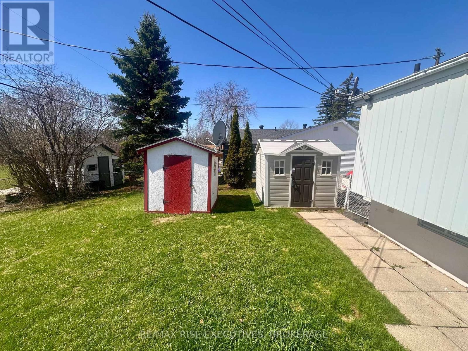 214 AMHERST DRIVE Image 27