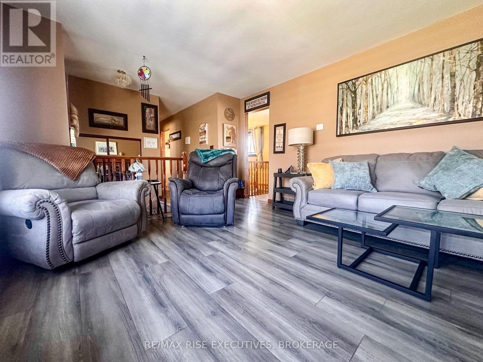 214 AMHERST DRIVE Image 3