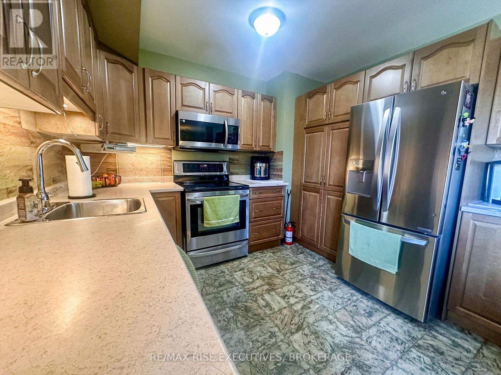 214 AMHERST DRIVE Image 6