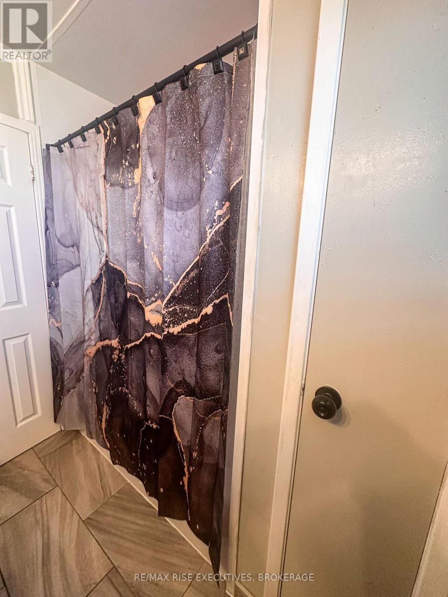 214 AMHERST DRIVE Image 7