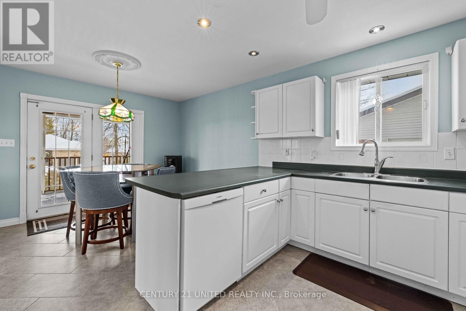 640 BREALEY DRIVE Image 10