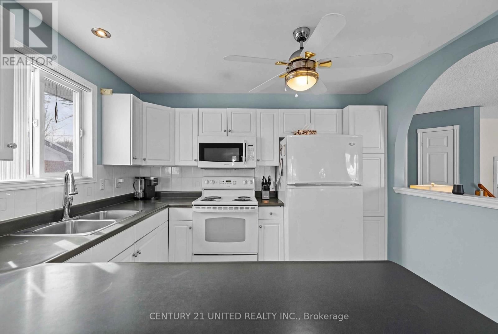 640 BREALEY DRIVE Image 13