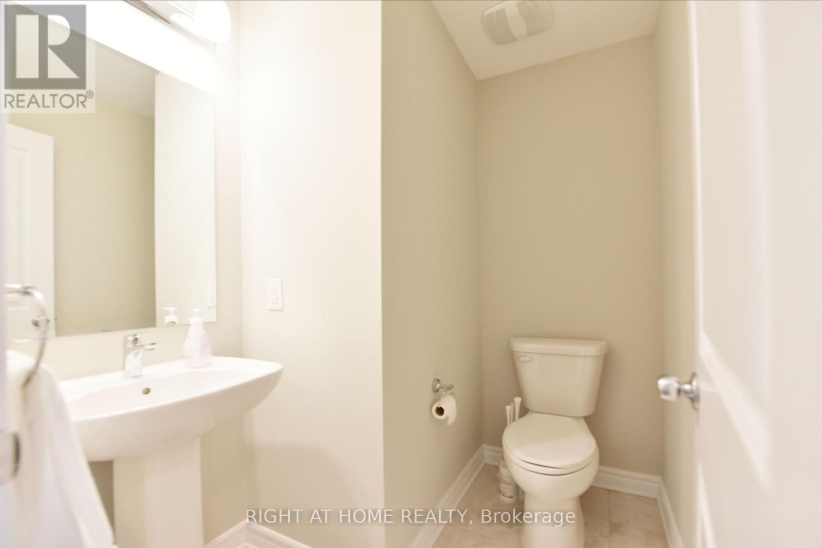 630 EAGLE CREST HEIGHTS Image 10