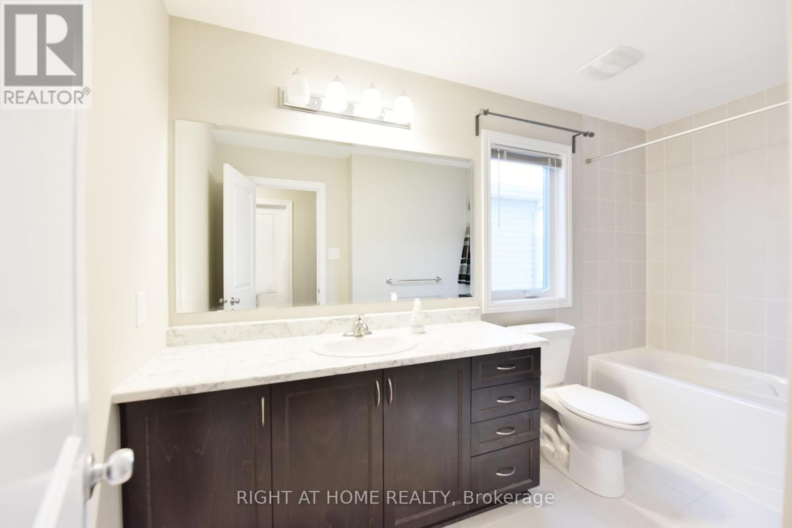 630 EAGLE CREST HEIGHTS Image 23