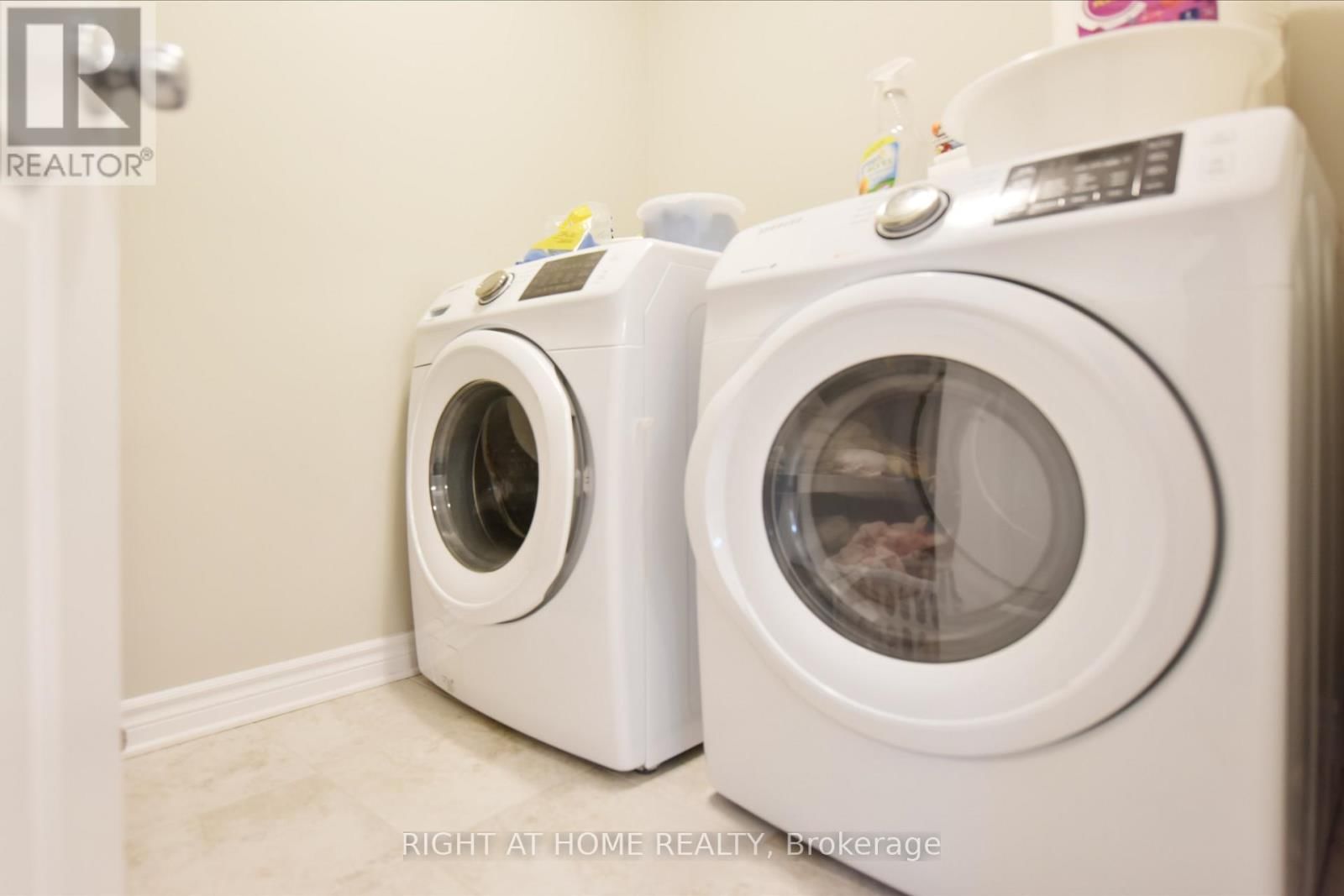 630 EAGLE CREST HEIGHTS Image 24