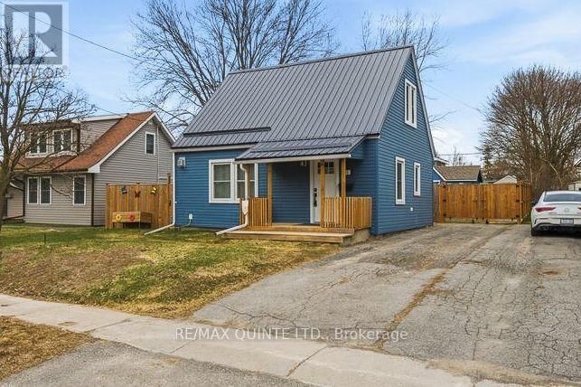 35 KERR CRESCENT Image 1