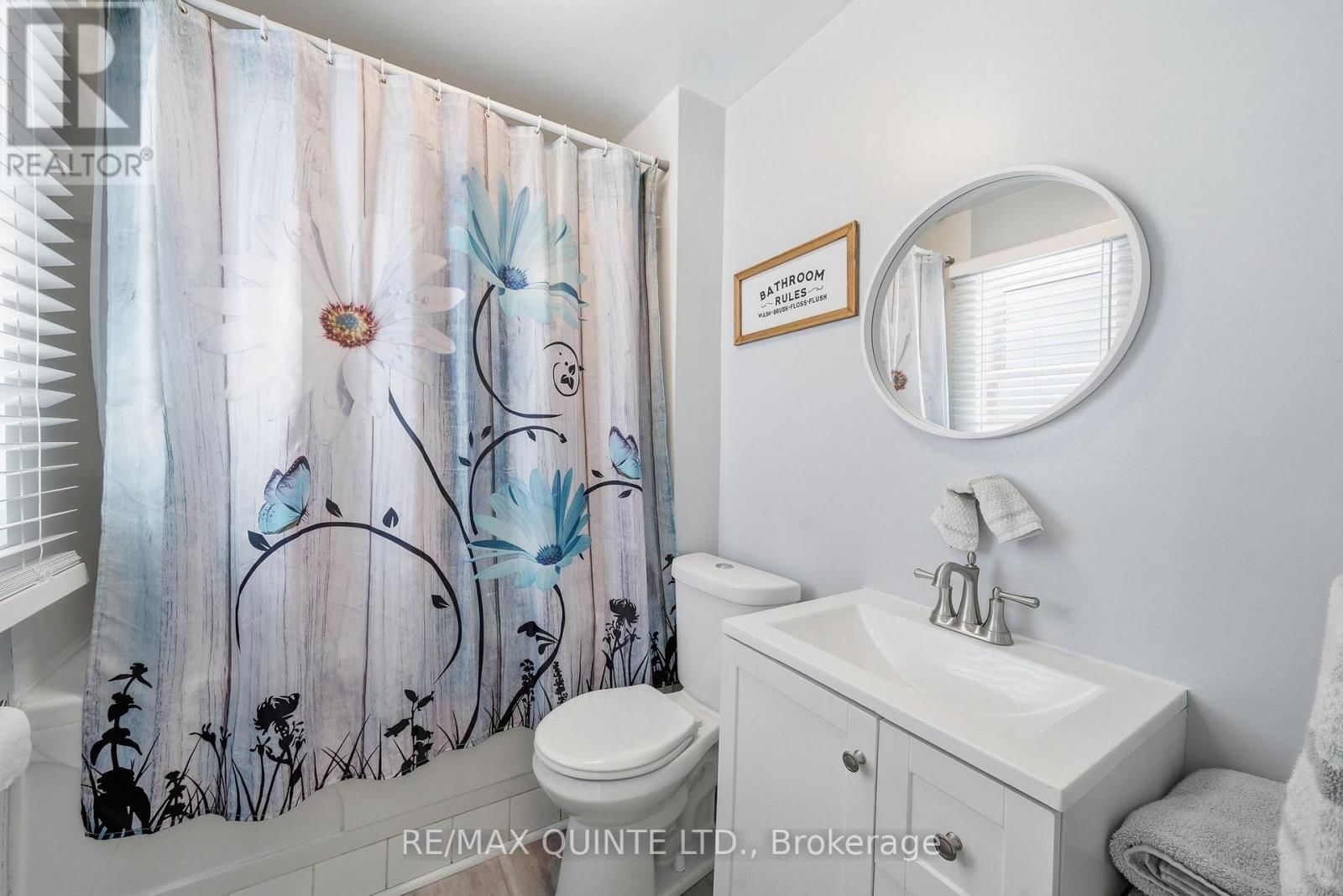 35 KERR CRESCENT Image 11