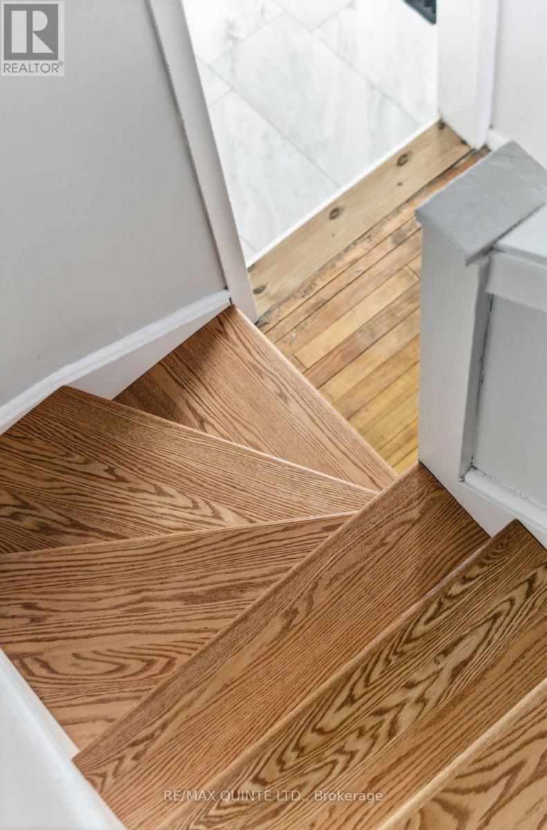 35 KERR CRESCENT Image 14