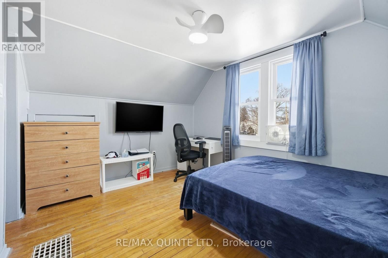 35 KERR CRESCENT Image 17