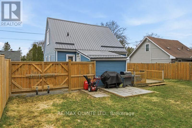 35 KERR CRESCENT Image 24