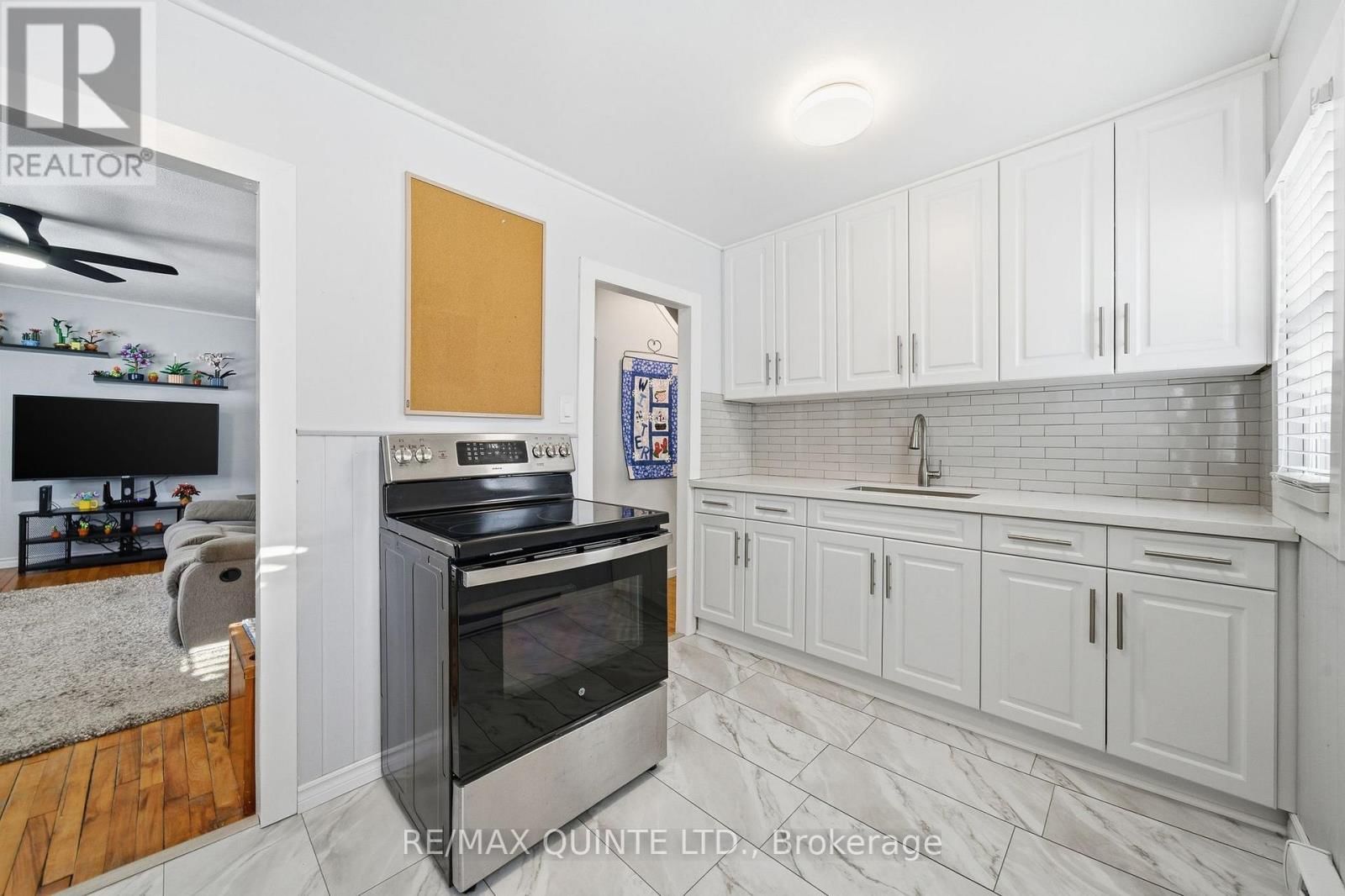 35 KERR CRESCENT Image 6