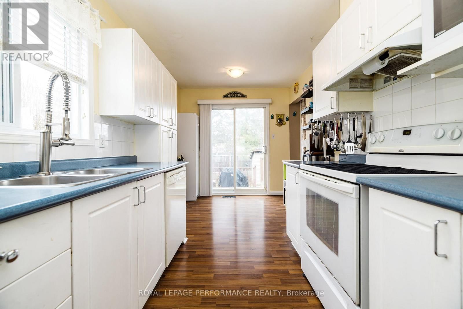 1893 HENNESSY CRESCENT Image 10