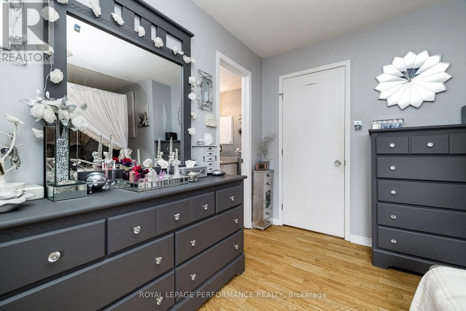 1893 HENNESSY CRESCENT Image 15