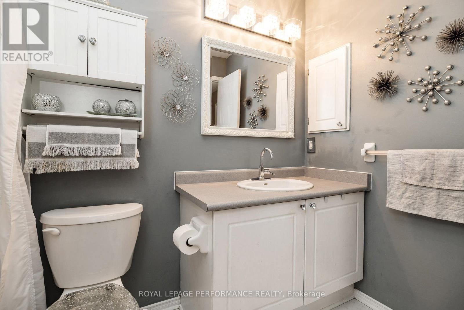 1893 HENNESSY CRESCENT Image 16