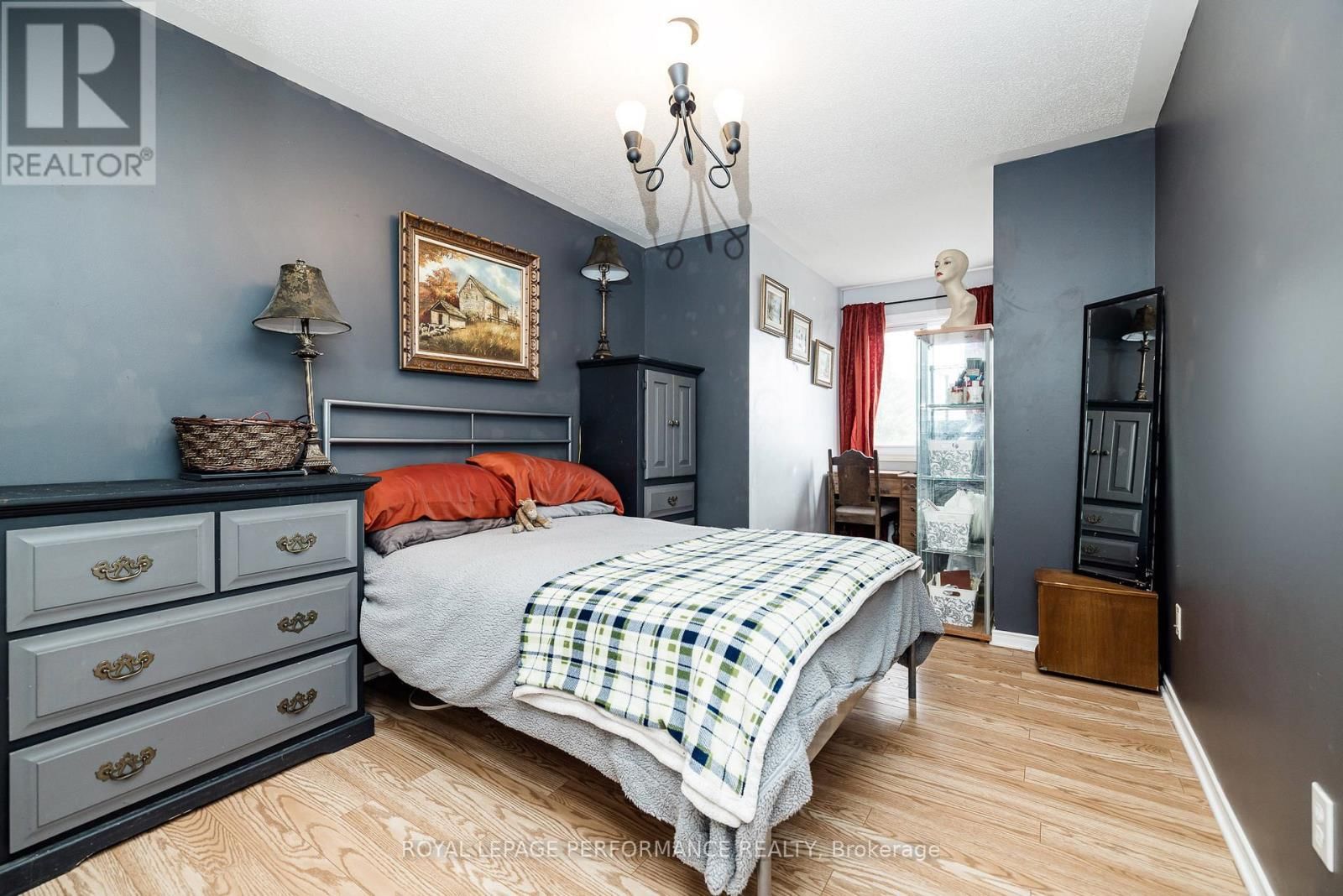 1893 HENNESSY CRESCENT Image 18