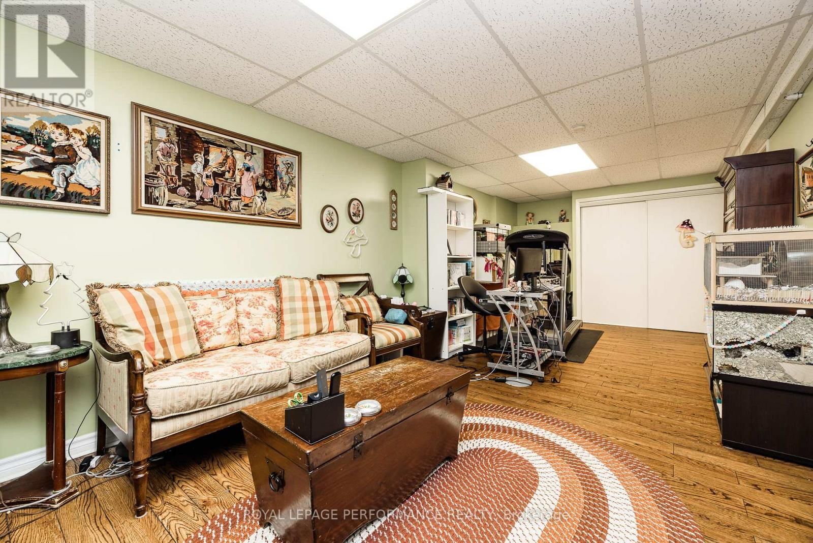 1893 HENNESSY CRESCENT Image 22