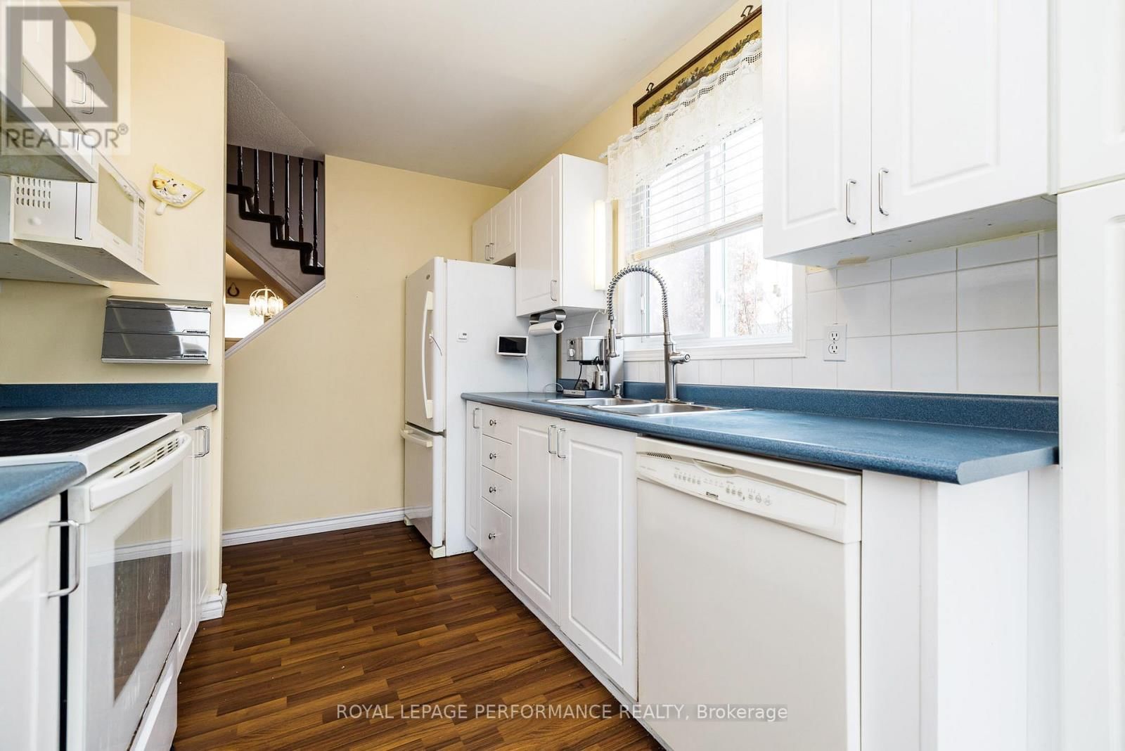 1893 HENNESSY CRESCENT Image 8