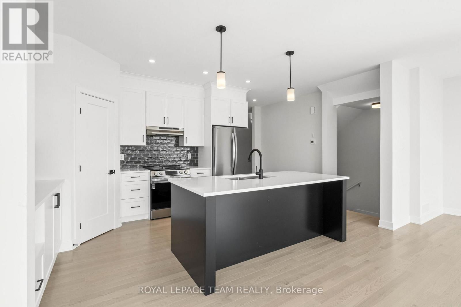 1170 MOORE STREET Image 12