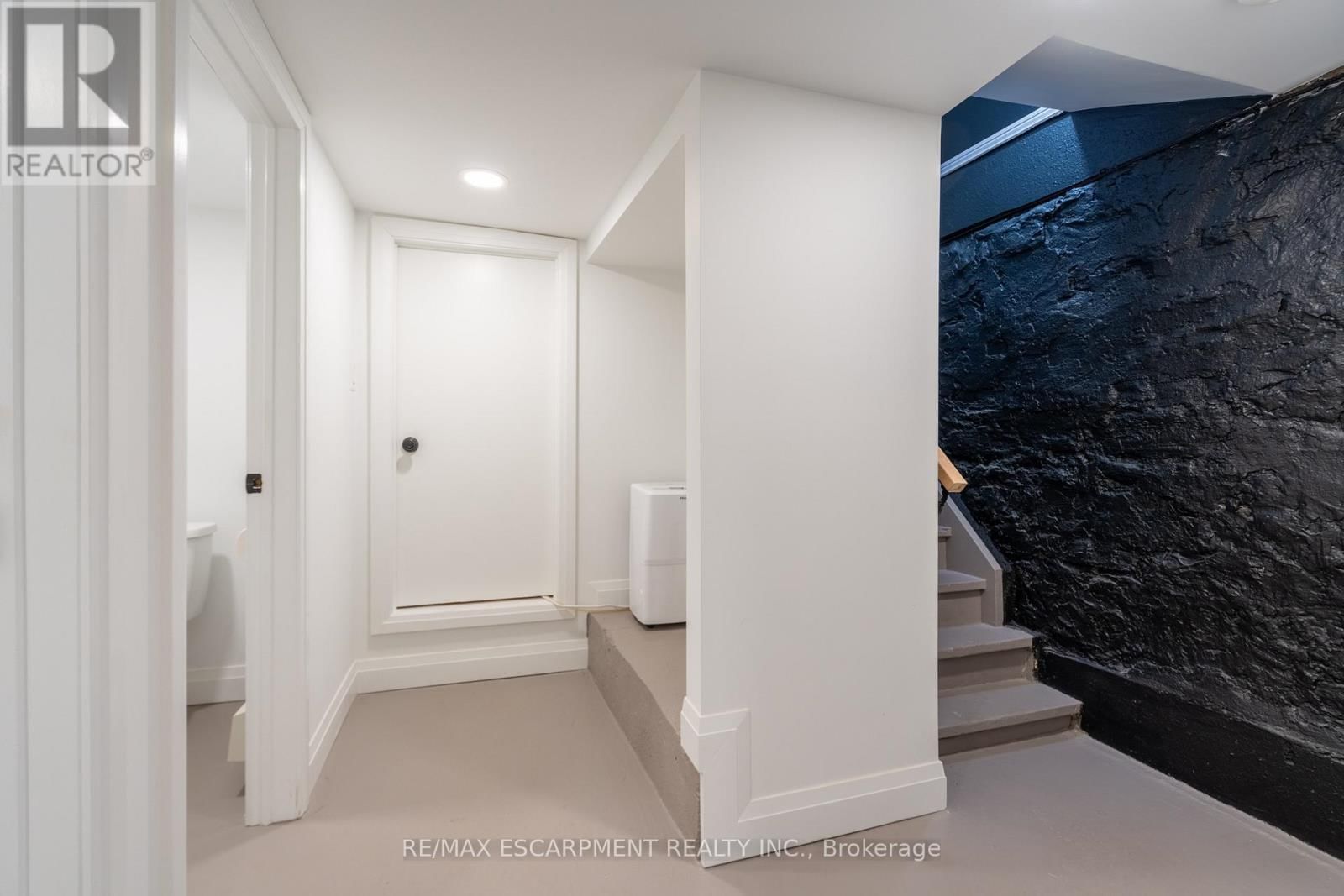 299 JAMES STREET NORTH Image 17