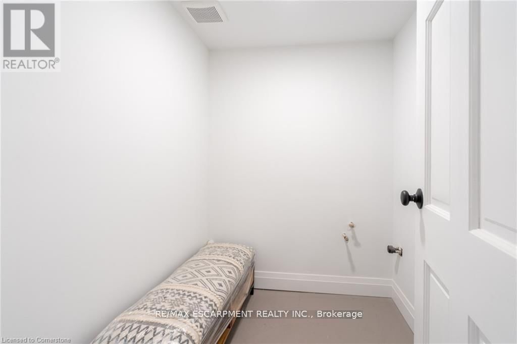 299 JAMES STREET NORTH Image 23