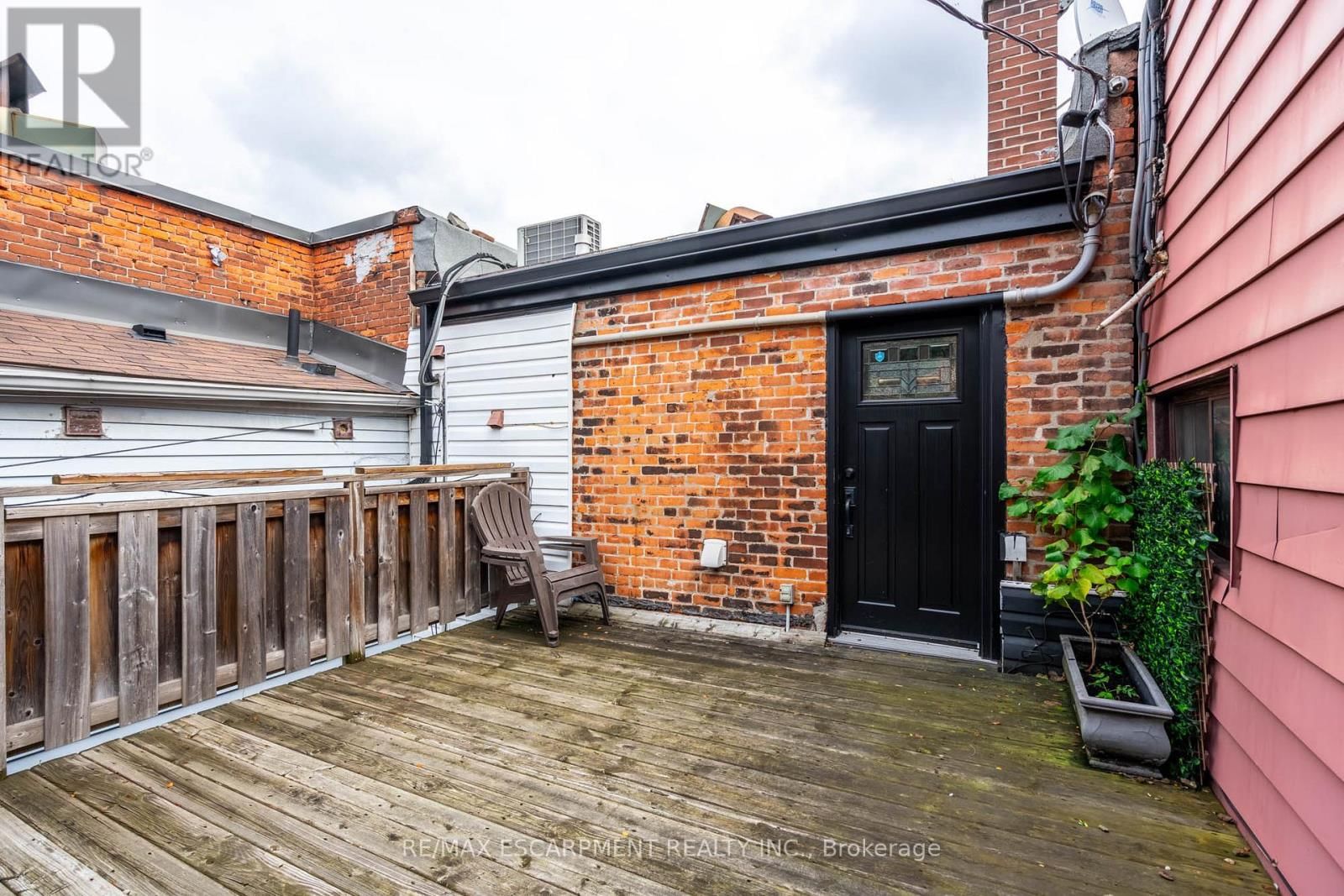 299 JAMES STREET NORTH Image 38