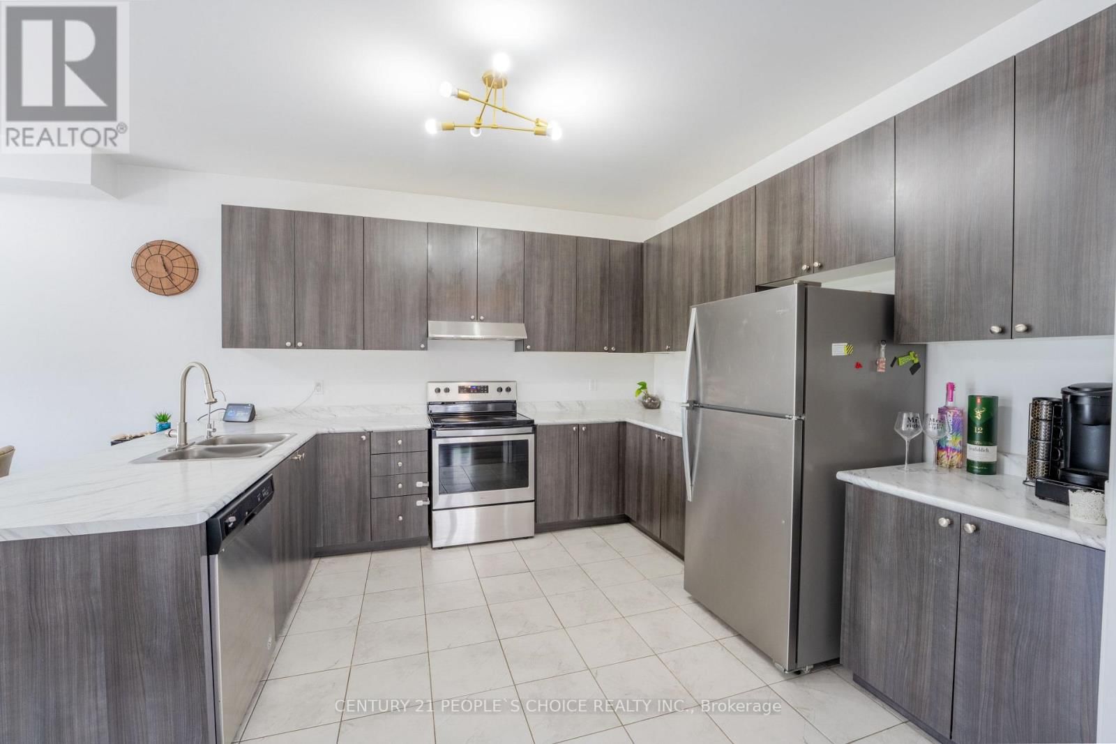 110 ELM STREET Image 19