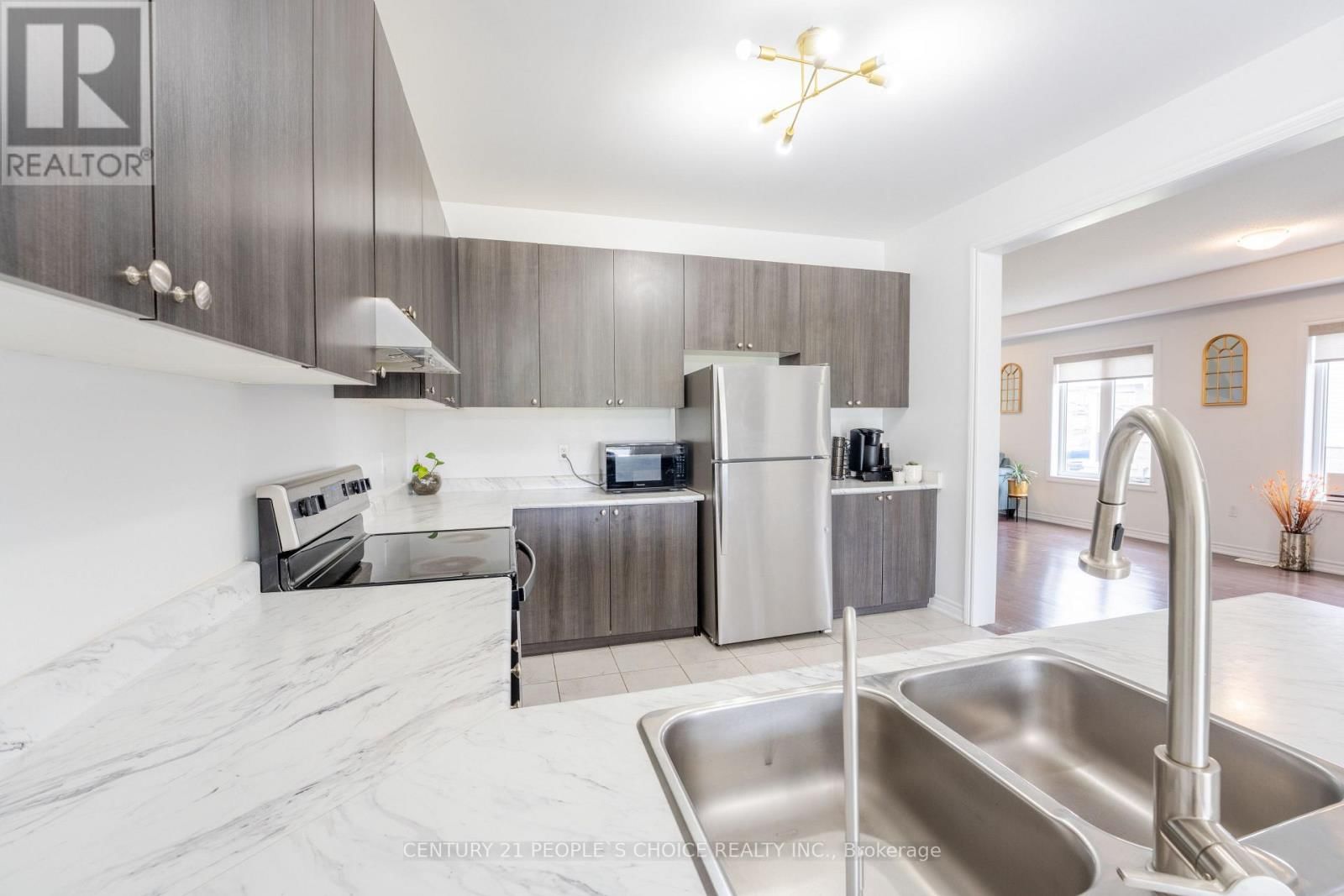 110 ELM STREET Image 21