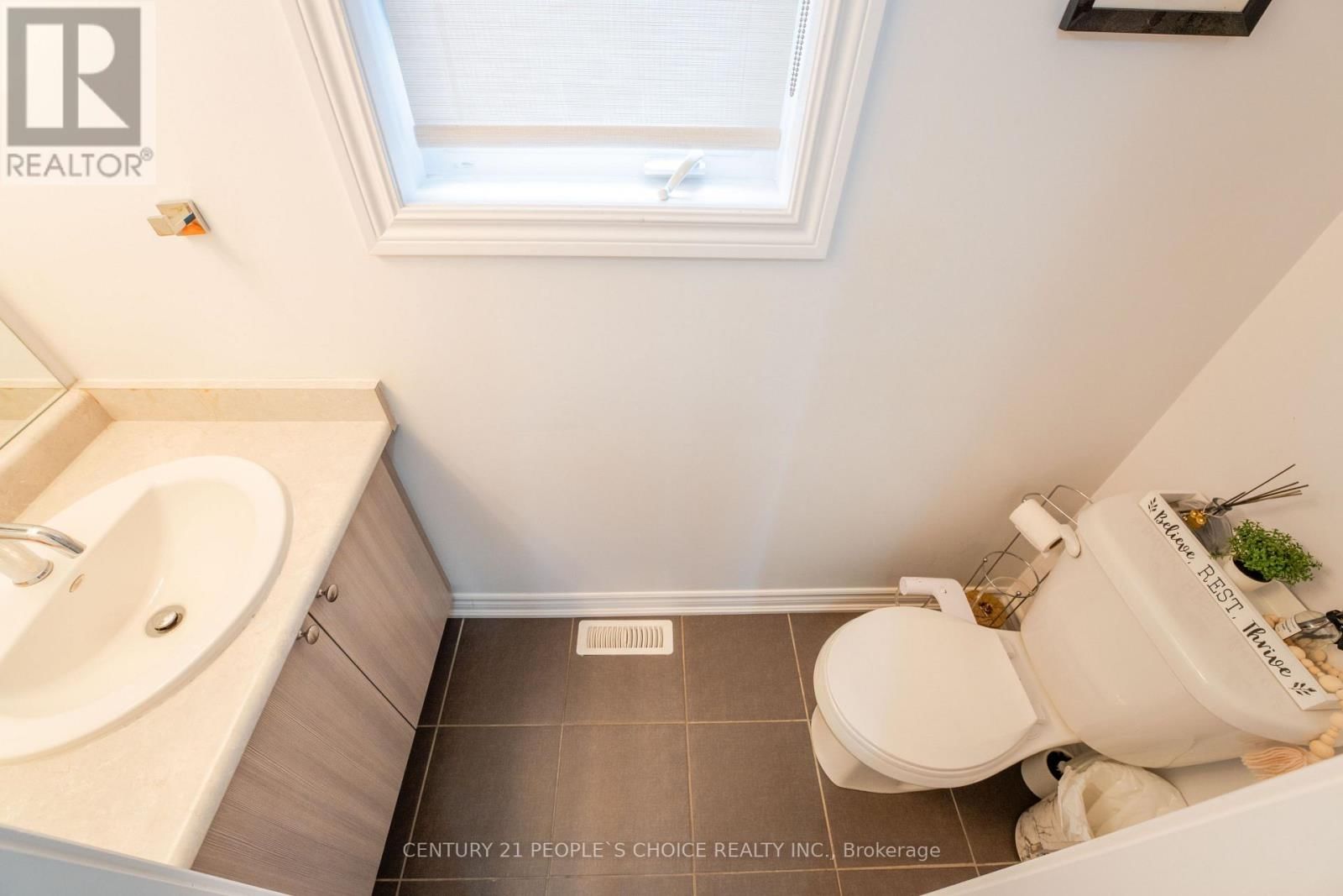 110 ELM STREET Image 23