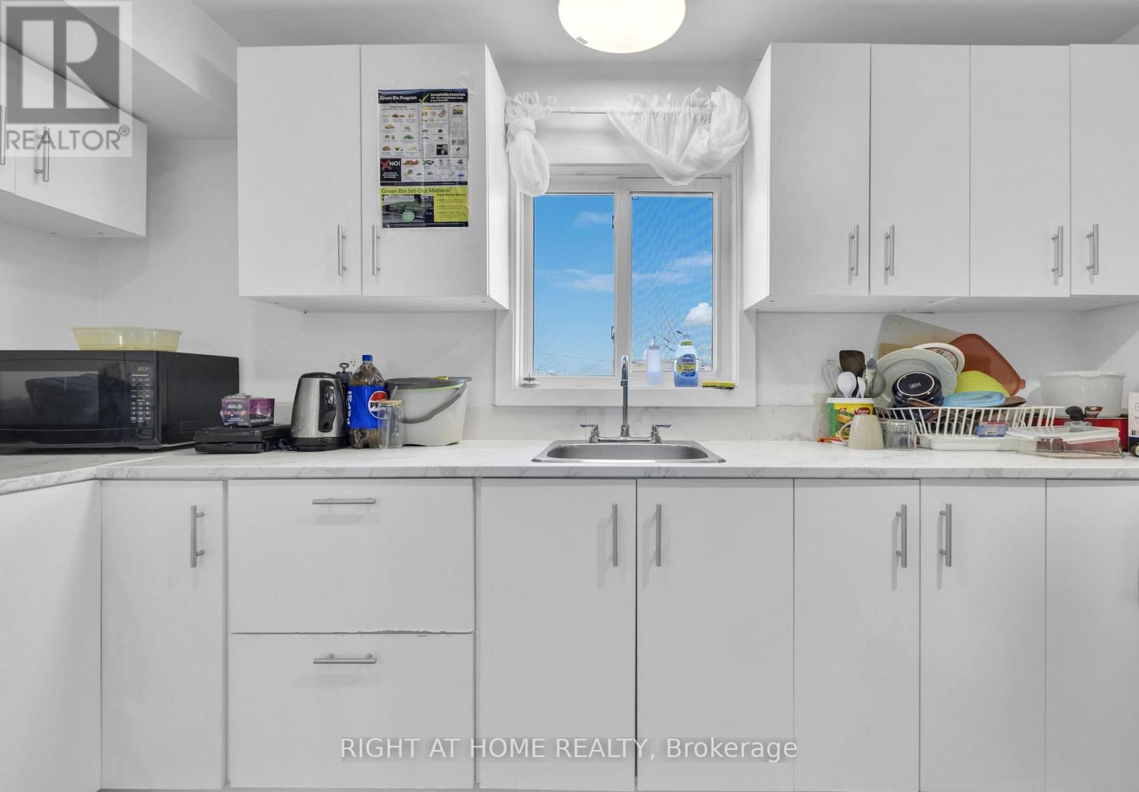 539 CAMPBELL AVENUE Image 12