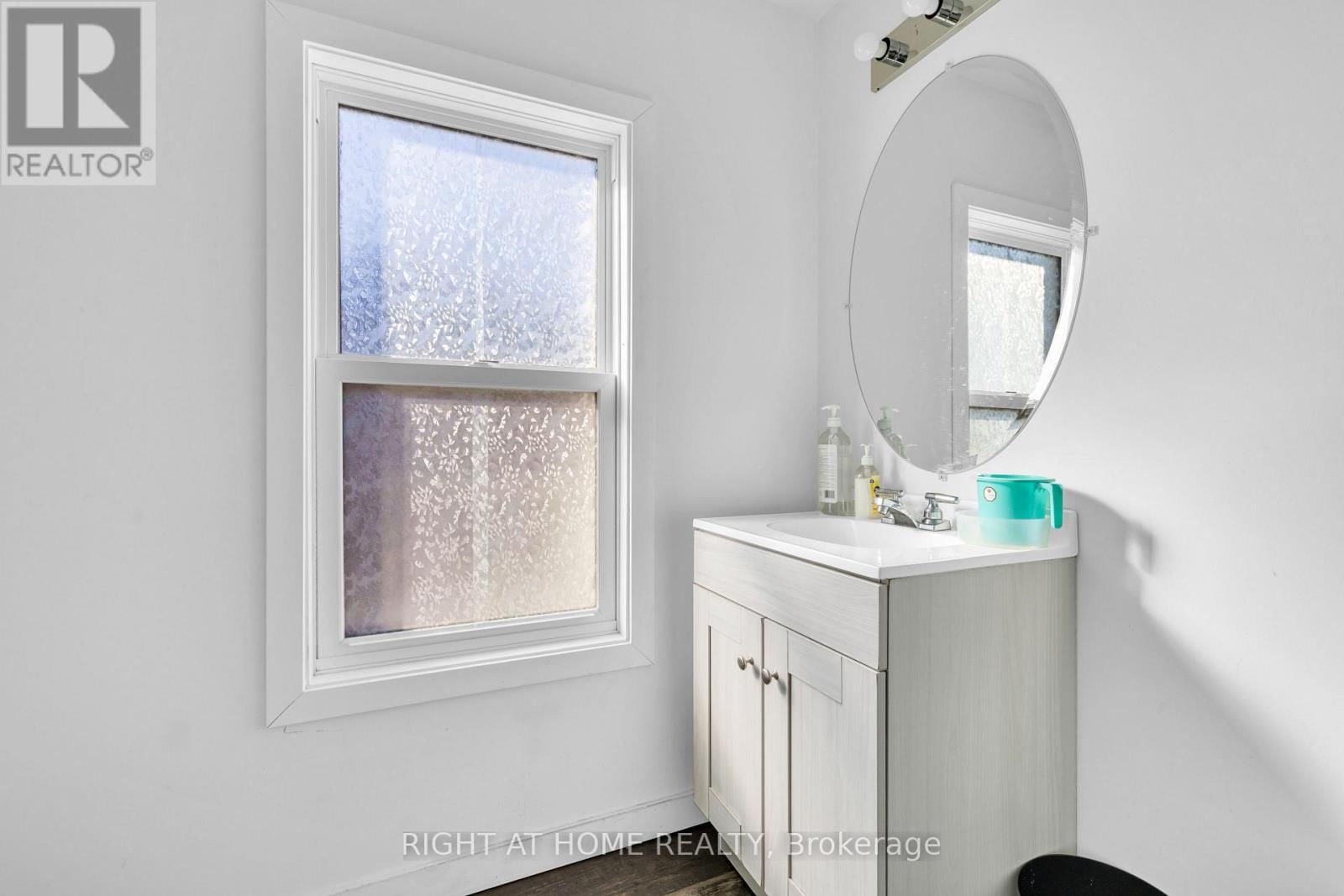 539 CAMPBELL AVENUE Image 15