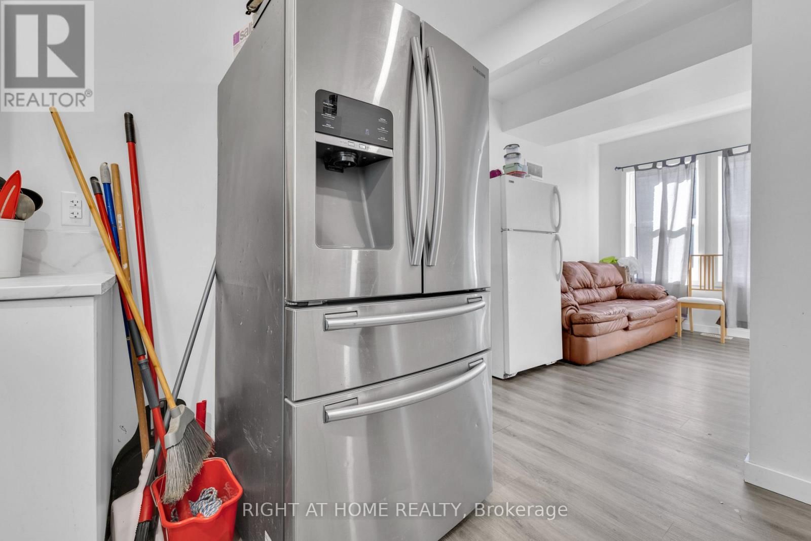 539 CAMPBELL AVENUE Image 6