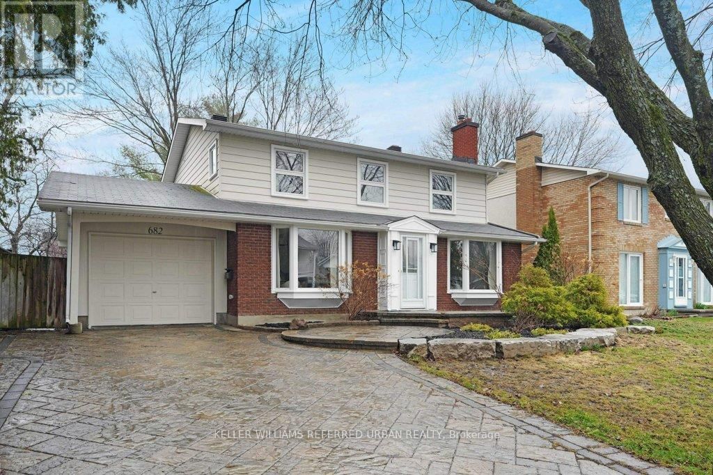 682 GLENHURST CRESCENT Image 1