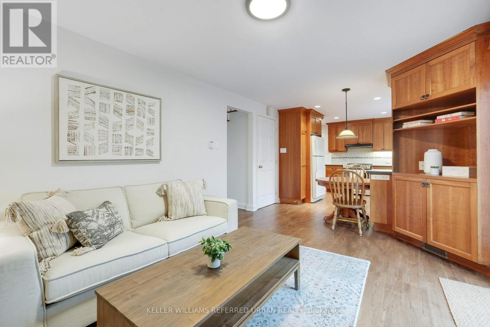 682 GLENHURST CRESCENT Image 12